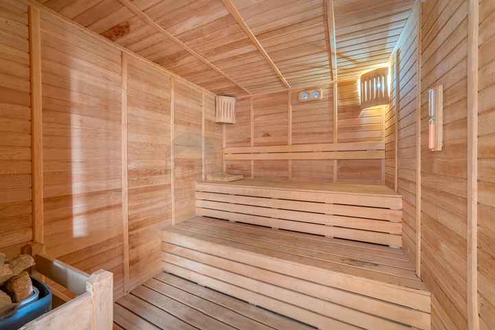 Spacious penthouse by the sea with a view and comfort 