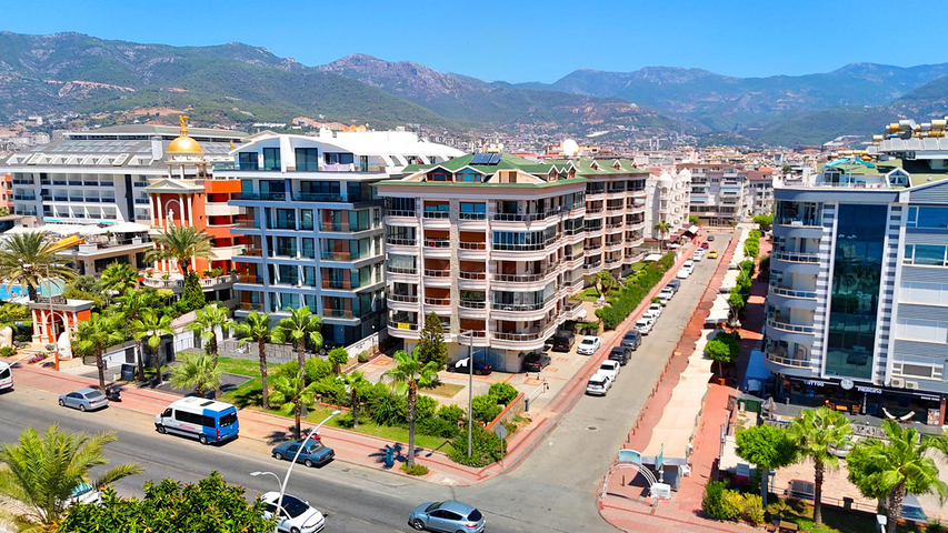 Spacious penthouse by the sea with a view and comfort 