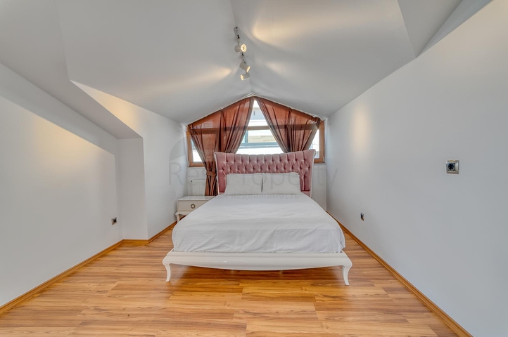 Spacious penthouse by the sea with a view and comfort 