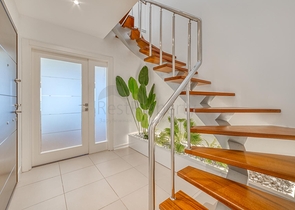 Spacious penthouse by the sea with a view and comfort 