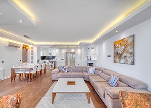 Spacious penthouse by the sea with a view and comfort 