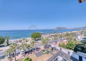 Spacious penthouse by the sea with a view and comfort 