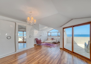 Spacious penthouse by the sea with a view and comfort 