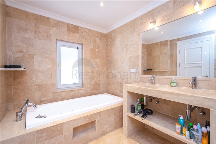 Luxury villa with sea view in the prestigious Konalki area