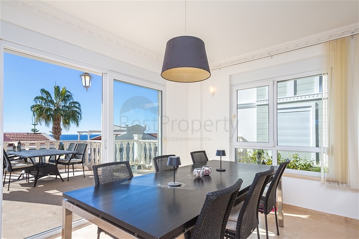 Luxury villa with sea view in the prestigious Konalki area