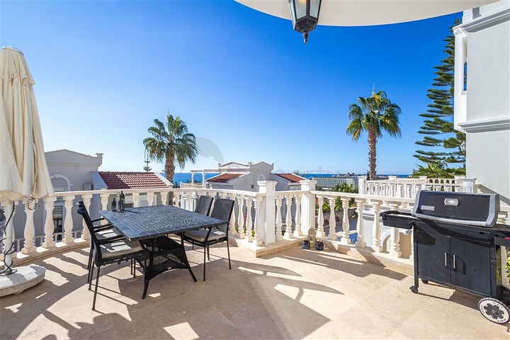 Luxury villa with sea view in the prestigious Konalki area