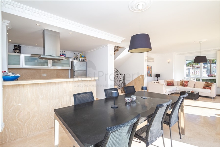 Luxury villa with sea view in the prestigious Konalki area