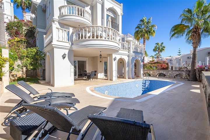 Luxury villa with sea view in the prestigious Konalki area