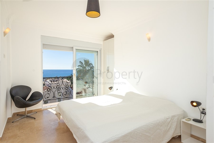 Luxury villa with sea view in the prestigious Konalki area