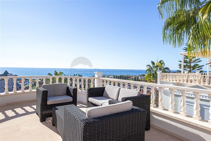 Luxury villa with sea view in the prestigious Konalki area