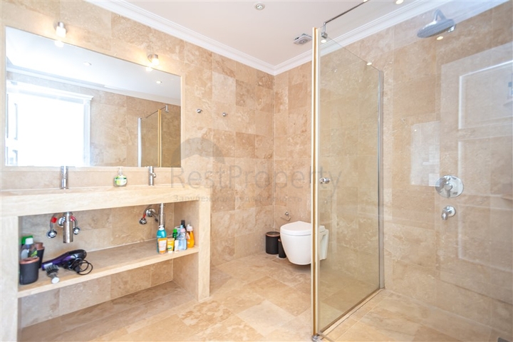 Luxury villa with sea view in the prestigious Konalki area