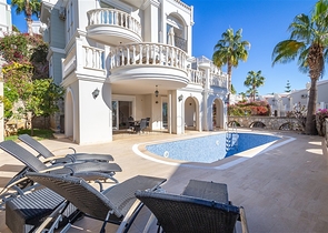 Luxury villa with sea view in the prestigious Konalki area