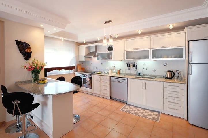 Furnished 2+1 Apartment for Rent in Oba, Alanya – Near the Beach