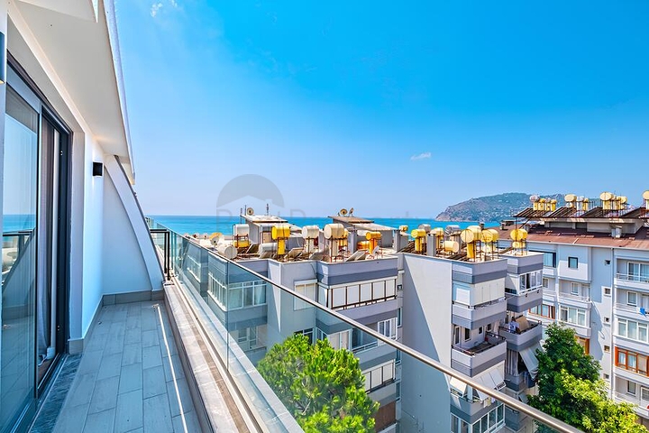 Panoramic Sea-View 4+1 Penthouse in Alanya Center – 155 m²