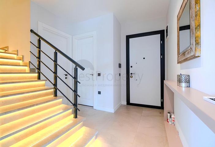 Panoramic Sea-View 4+1 Penthouse in Alanya Center – 155 m²