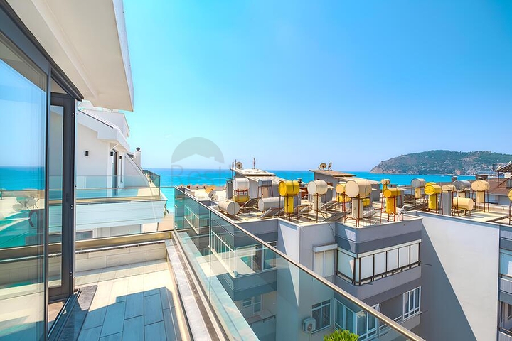 Panoramic Sea-View 4+1 Penthouse in Alanya Center – 155 m²