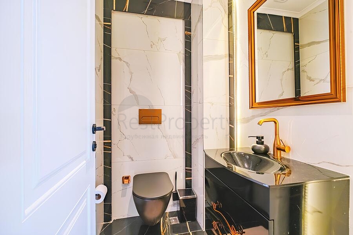 Panoramic Sea-View 4+1 Penthouse in Alanya Center – 155 m²