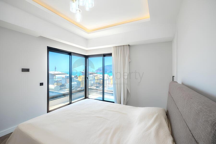 Panoramic Sea-View 4+1 Penthouse in Alanya Center – 155 m²