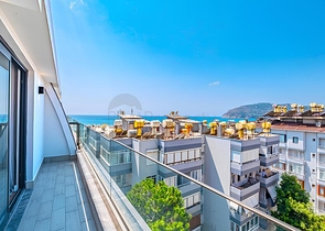 Panoramic Sea-View 4+1 Penthouse in Alanya Center – 155 m²