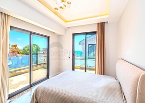 Panoramic Sea-View 4+1 Penthouse in Alanya Center – 155 m²