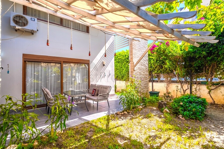 Spacious 5+1 Garden Duplex in Oba, Alanya – 220 m², Furnished