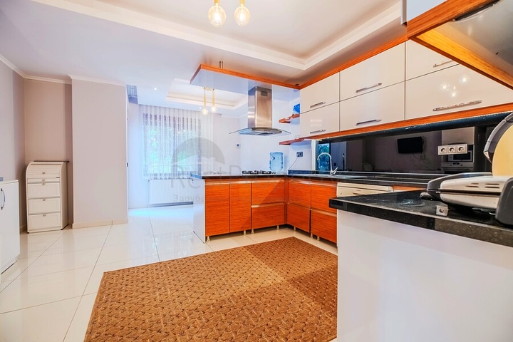 Spacious 5+1 Garden Duplex in Oba, Alanya – 220 m², Furnished