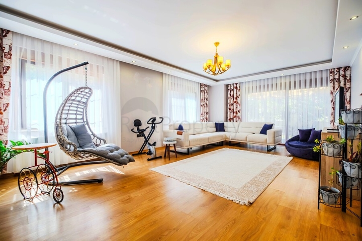 Spacious 5+1 Garden Duplex in Oba, Alanya – 220 m², Furnished