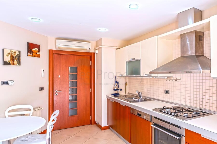 Spacious 3+1 apartment with separate kitchen by the sea in the center of Alanya