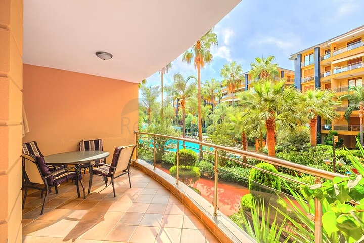 Spacious 3+1 apartment with separate kitchen by the sea in the center of Alanya