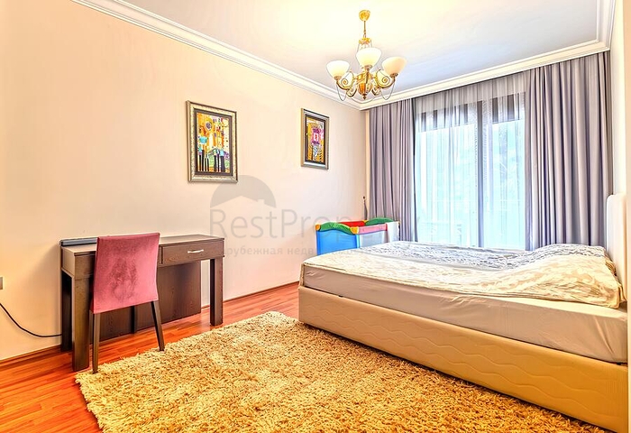 Spacious 3+1 apartment with separate kitchen by the sea in the center of Alanya