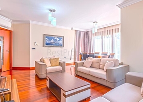 Spacious 3+1 apartment with separate kitchen by the sea in the center of Alanya