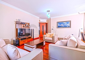 Spacious 3+1 apartment with separate kitchen by the sea in the center of Alanya