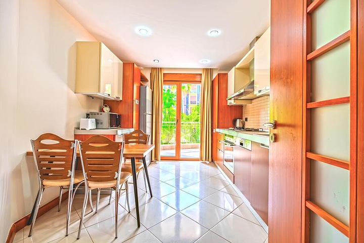 Premium 3+1 Apartment in Alanya Center – 20 m to the Sea, 142 m²