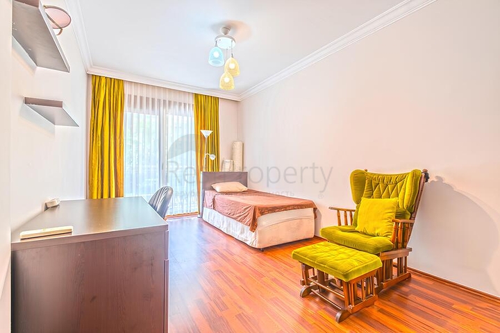 Premium 3+1 Apartment in Alanya Center – 20 m to the Sea, 142 m²