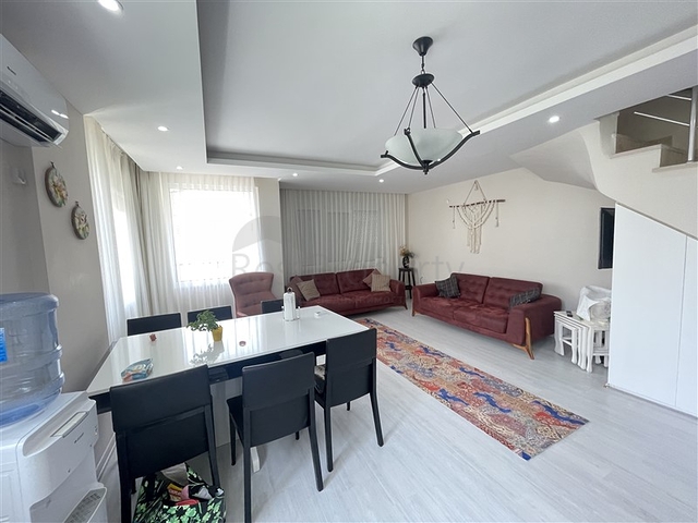 Spacious penthouse in Cikcilli with sea view