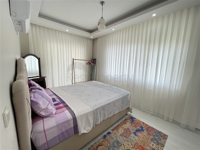 Spacious penthouse in Cikcilli with sea view