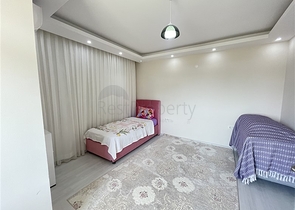 Spacious penthouse in Cikcilli with sea view