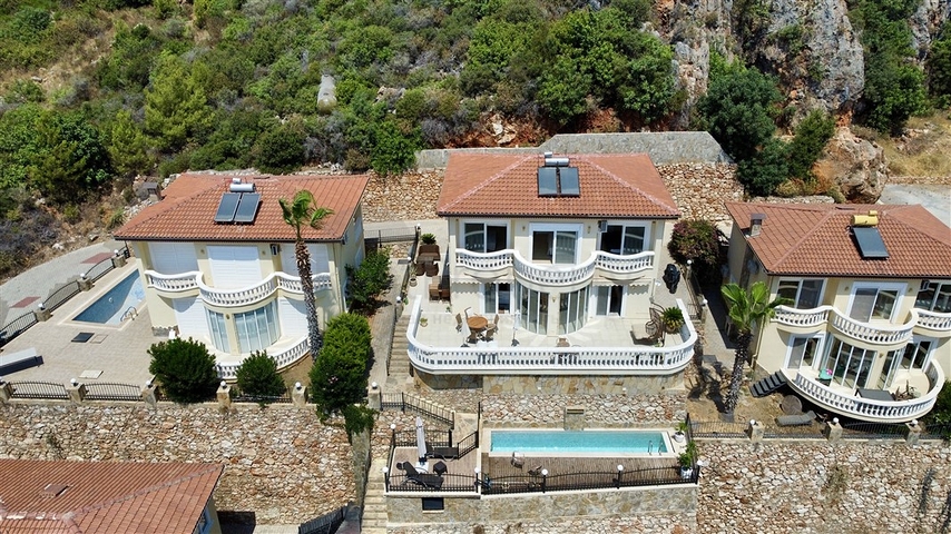 Spacious villa with panoramic sea views in Alanya