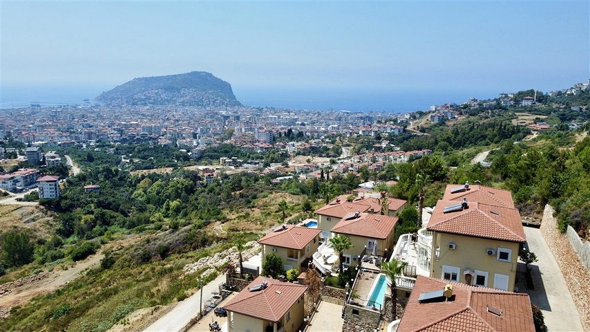 Spacious villa with panoramic sea views in Alanya