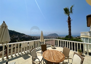 Spacious villa with panoramic sea views in Alanya