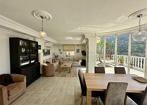 Spacious villa with panoramic sea views in Alanya