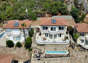 Spacious villa with panoramic sea views in Alanya