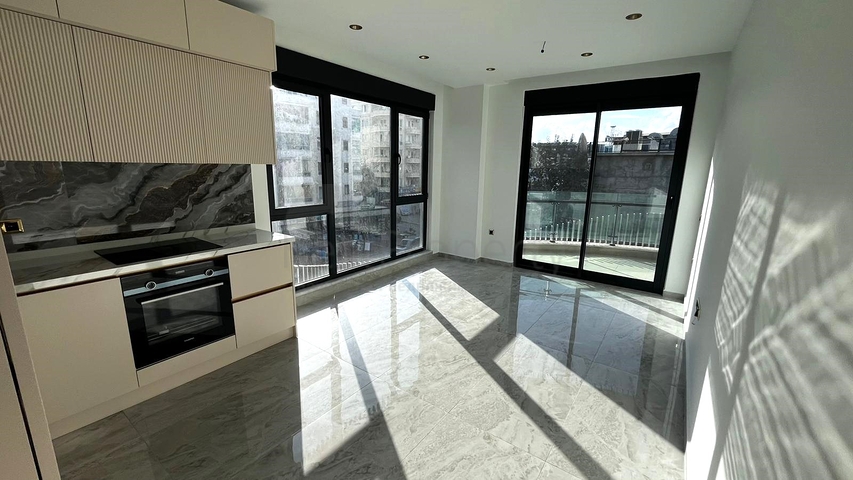 Cozy apartment by the sea with rich infrastructure in Tosmura