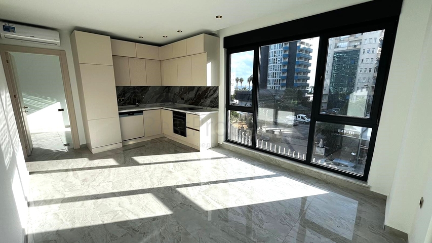 Cozy apartment by the sea with rich infrastructure in Tosmura