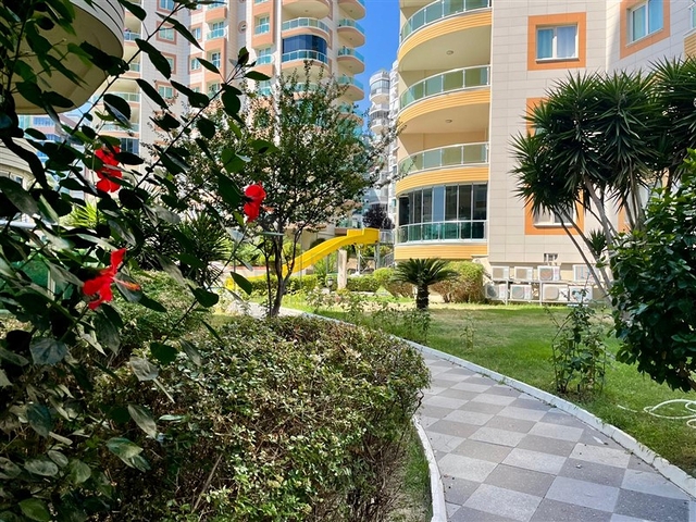 Furnished 2+1 Apartment in Mahmutlar, 450 m from the Beach