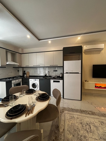 Modern 1+1 Rental Apartment in Central Alanya, 250 m to the Beach