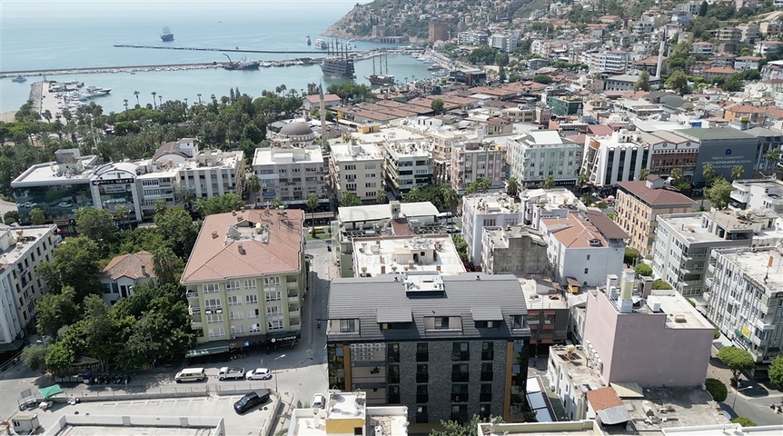 Modern 1+1 Rental Apartment in Central Alanya, 250 m to the Beach
