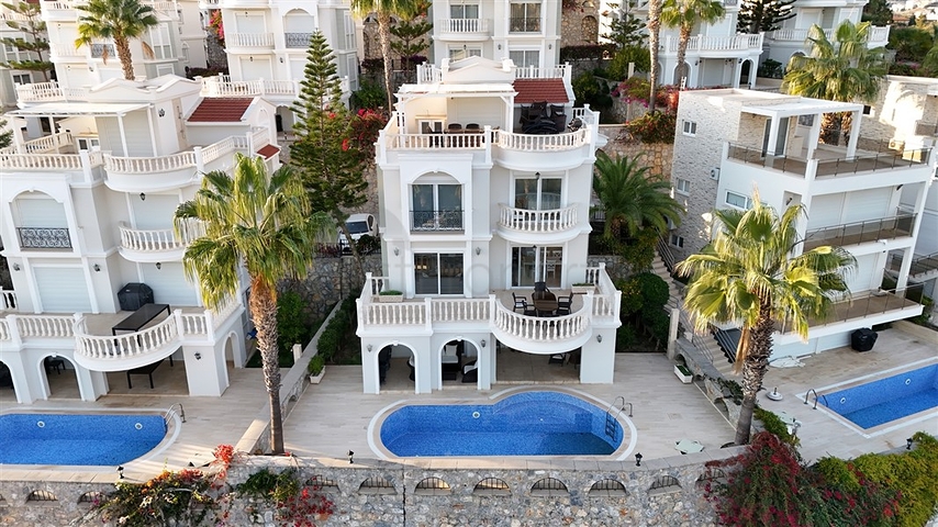 Villa with a spacious terrace in the green part of Konakli district