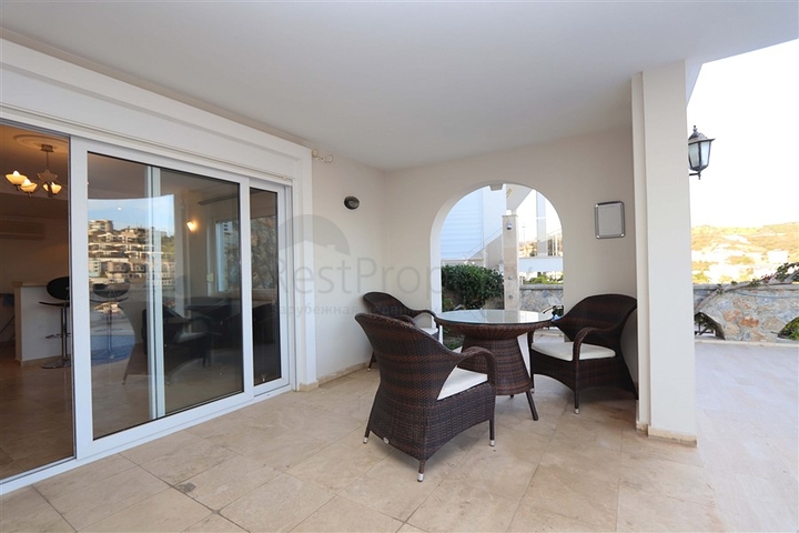 Villa with a spacious terrace in the green part of Konakli district