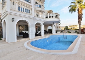 Villa with a spacious terrace in the green part of Konakli district